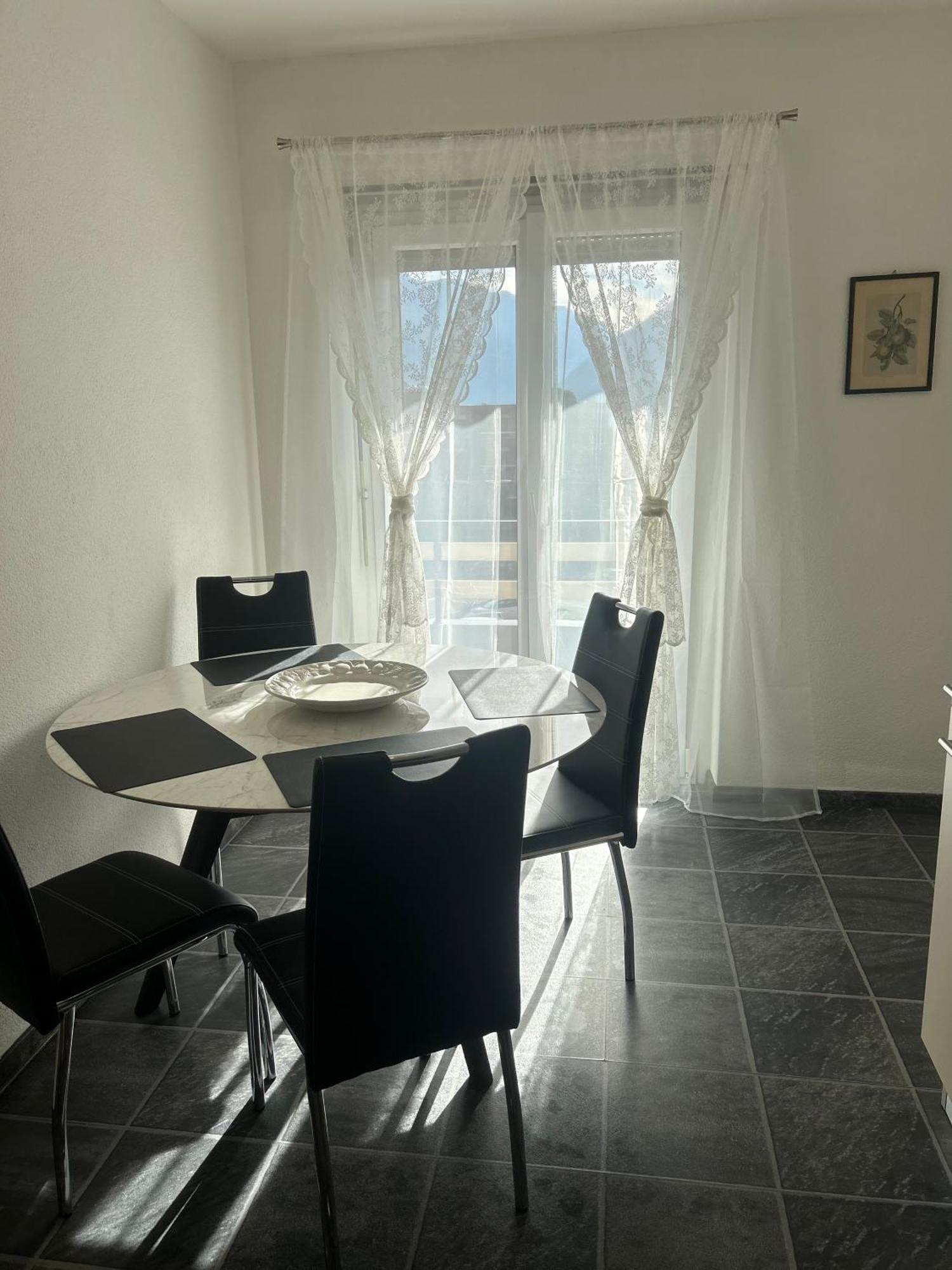 Melide Lake Apartment Apartamento *